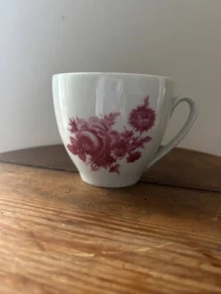 Superbe tasse en porcelaine fleurie rose Singer Limoges