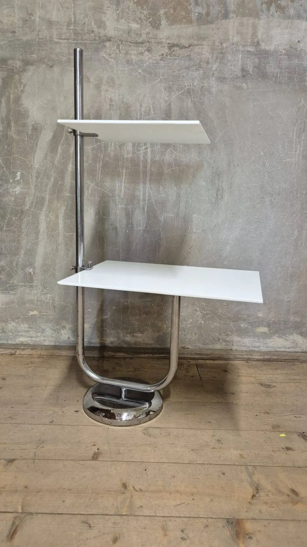 Support de fleurs vintage en chrome avec deux étagères blanches, années 1970, Tchécoslovaquie, 35 × 54 × 100 cm