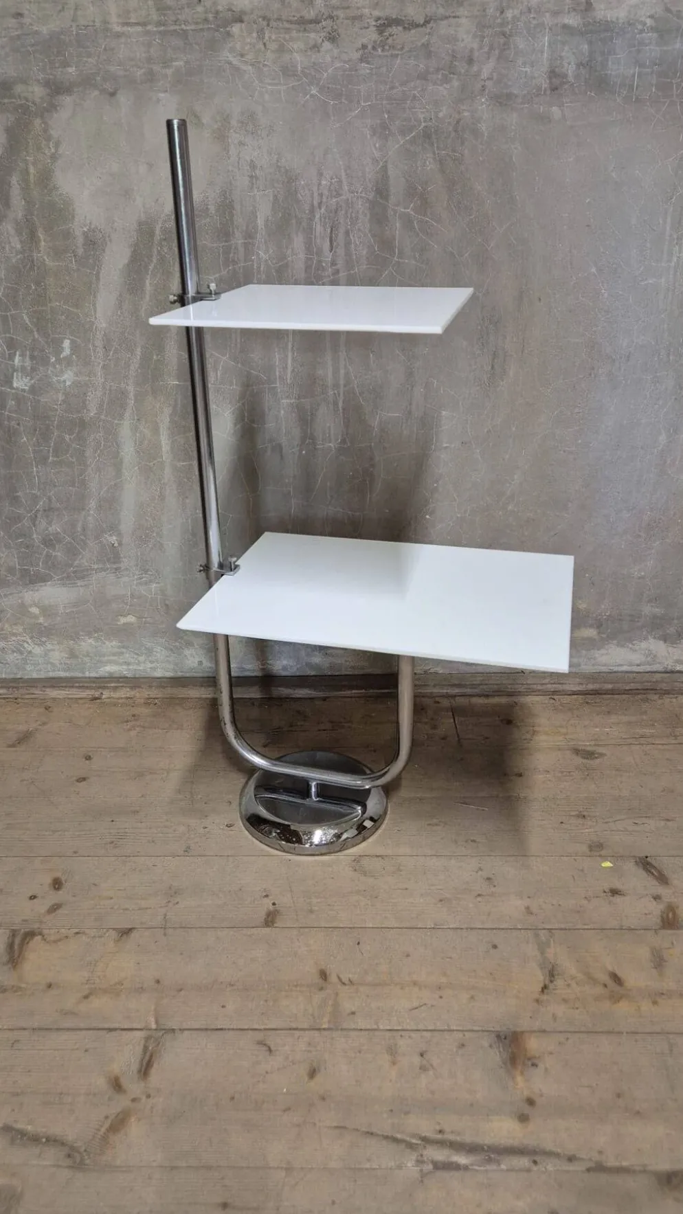 Support de fleurs vintage en chrome avec deux étagères blanches, années 1970, Tchécoslovaquie, 35 × 54 × 100 cm