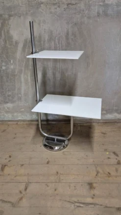 Support de fleurs vintage en chrome avec deux étagères blanches, années 1970, Tchécoslovaquie, 35 × 54 × 100 cm