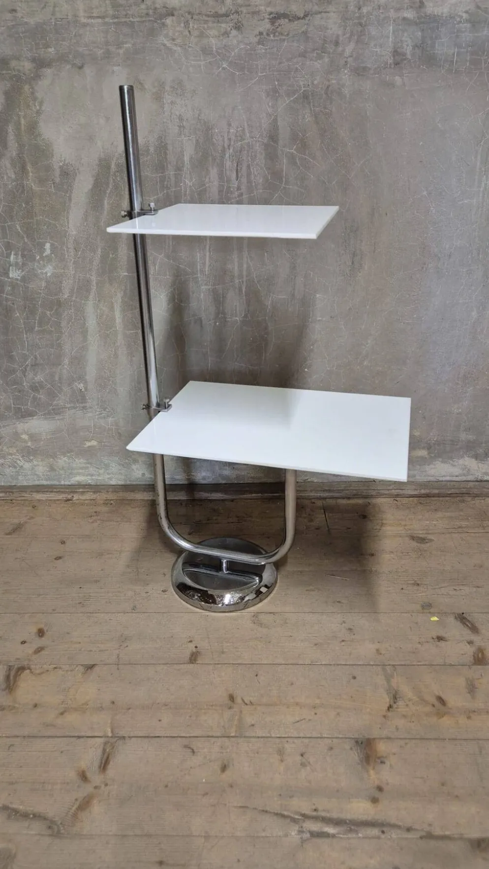 Support de fleurs vintage en chrome avec deux étagères blanches, années 1970, Tchécoslovaquie, 35 × 54 × 100 cm