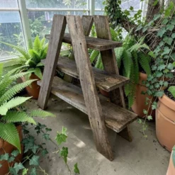Support à plusieurs niveaux en bois vintage / étagère sur pied / table à plantes
