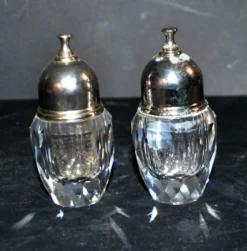 Swarovski lot salière en cristal taillé à facette sel poivre signé SC design 1980