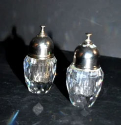 Swarovski lot salière en cristal taillé à facette sel poivre signé SC design 1980