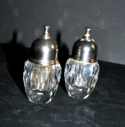 Swarovski lot salière en cristal taillé à facette sel poivre signé SC design 1980