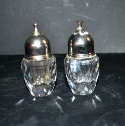 Swarovski lot salière en cristal taillé à facette sel poivre signé SC design 1980