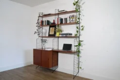 Systeme d'étageres String en teck 1960