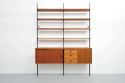 Système d'étagères en teck par Pira, années 1960