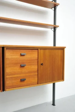 Système d'étagères en teck par Pira, années 1960