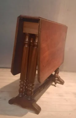 Table à abattants dite