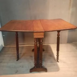 Table à abattants dite