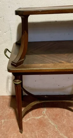 Table a desservir de style Louis XVI en acajou XIX siècle