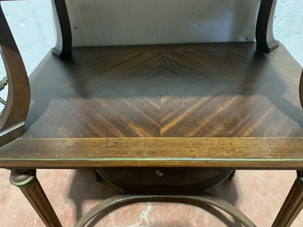 Table a desservir de style Louis XVI en acajou XIX siècle
