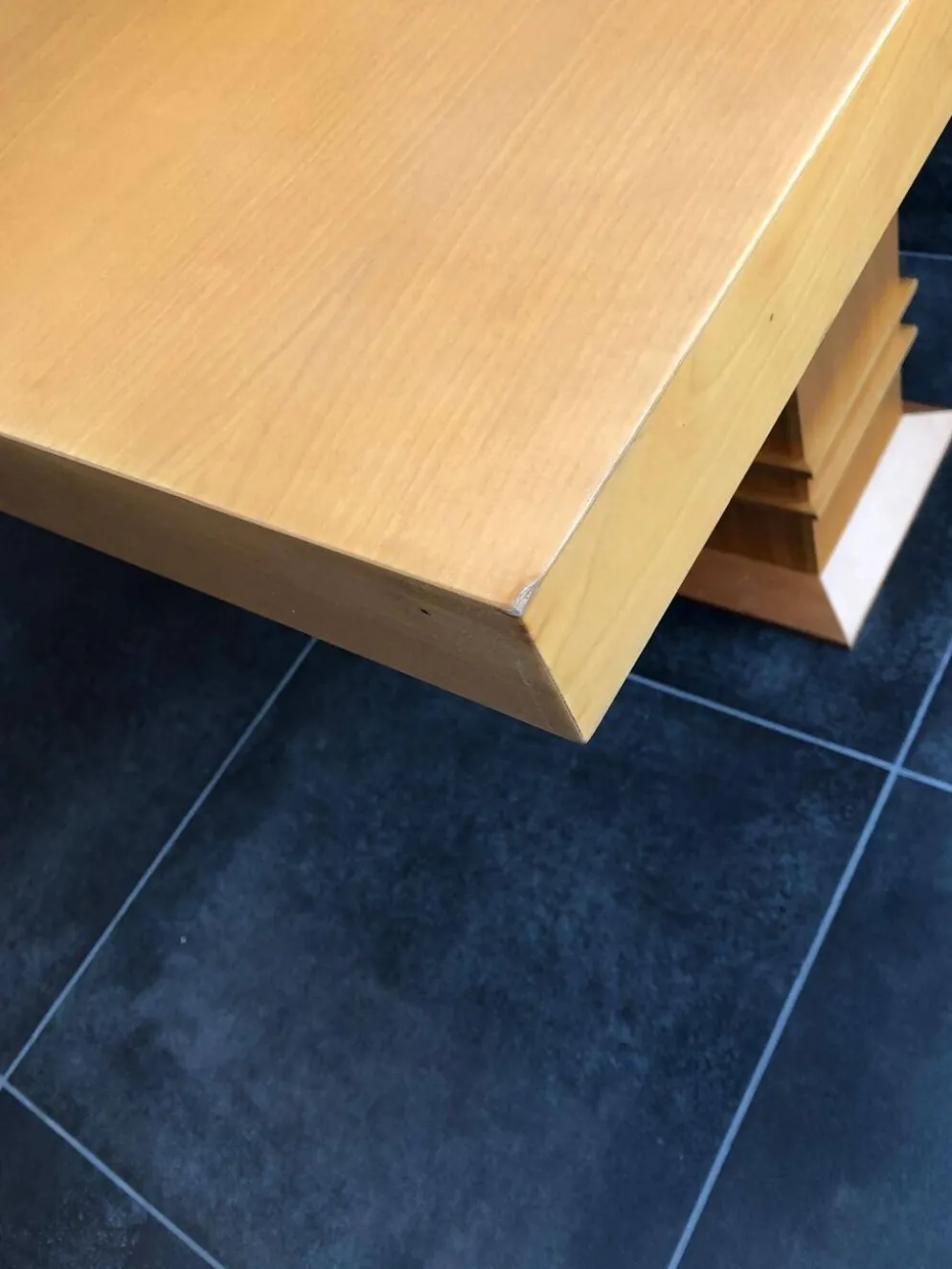 Table Allen 605 par Frank Lloyd Wright produite par Cassina