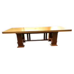 Table Allen 605 par Frank Lloyd Wright produite par Cassina
