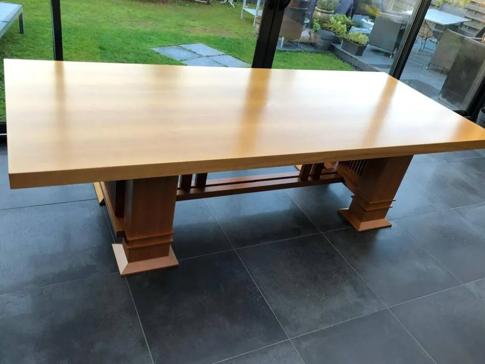 Table Allen 605 par Frank Lloyd Wright produite par Cassina