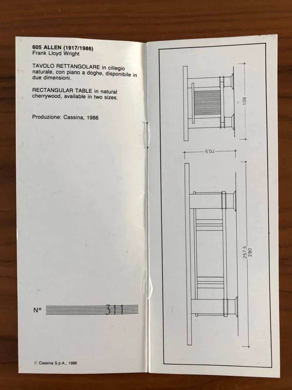 Table Allen 605 par Frank Lloyd Wright produite par Cassina
