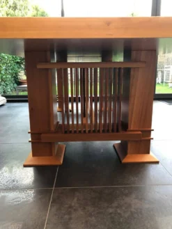 Table Allen 605 par Frank Lloyd Wright produite par Cassina