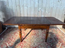 Table à allonges intégrées – Style Second Empire – XIXe siècle – Bois massi