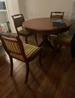 Table ancienne de salle à manger et 4 chaises