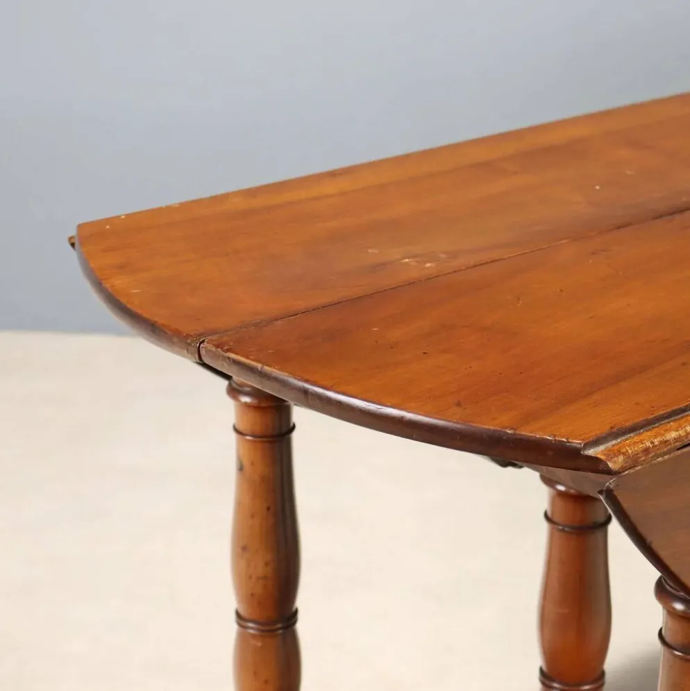 Table ancienne extensible en noyer, Italie, XIXe siècle