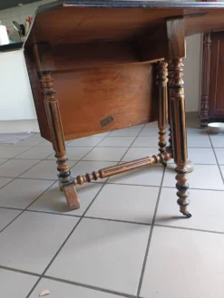 Table ancienne pliante style Louis XIII / Henri II – 100 × 80 cm