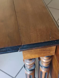 Table ancienne pliante style Louis XIII / Henri II – 100 × 80 cm