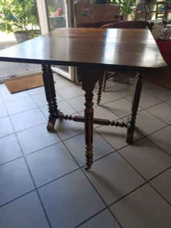 Table ancienne pliante style Louis XIII / Henri II – 100 × 80 cm