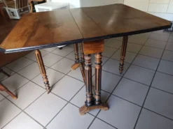 Table ancienne pliante style Louis XIII / Henri II – 100 × 80 cm