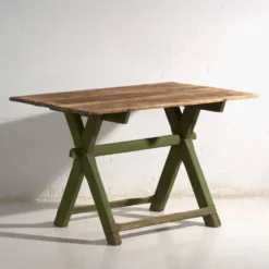 Table ancienne à tréteaux en bois de pin – Europe centrale, vers 1900
