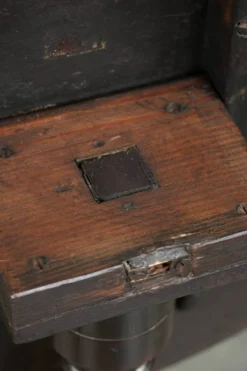 Table antique anglaise à plateau basculant pratique du XVIIIe siècle