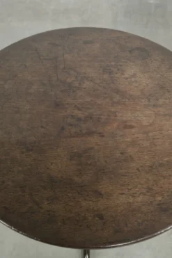 Table antique anglaise à plateau basculant pratique du XVIIIe siècle