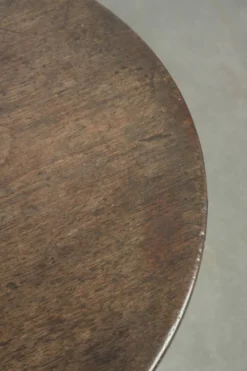 Table antique anglaise à plateau basculant pratique du XVIIIe siècle