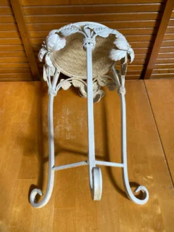 Table Appoint Guéridon Ancien Métal Blanc Décor Fleurs Vintage #E383