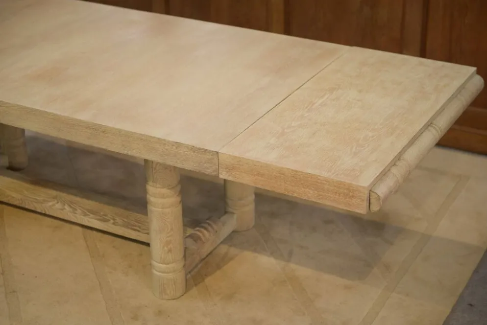 Table art déco en chêne cérusé dans le goût de Jean-Charles Moreux 1940’s