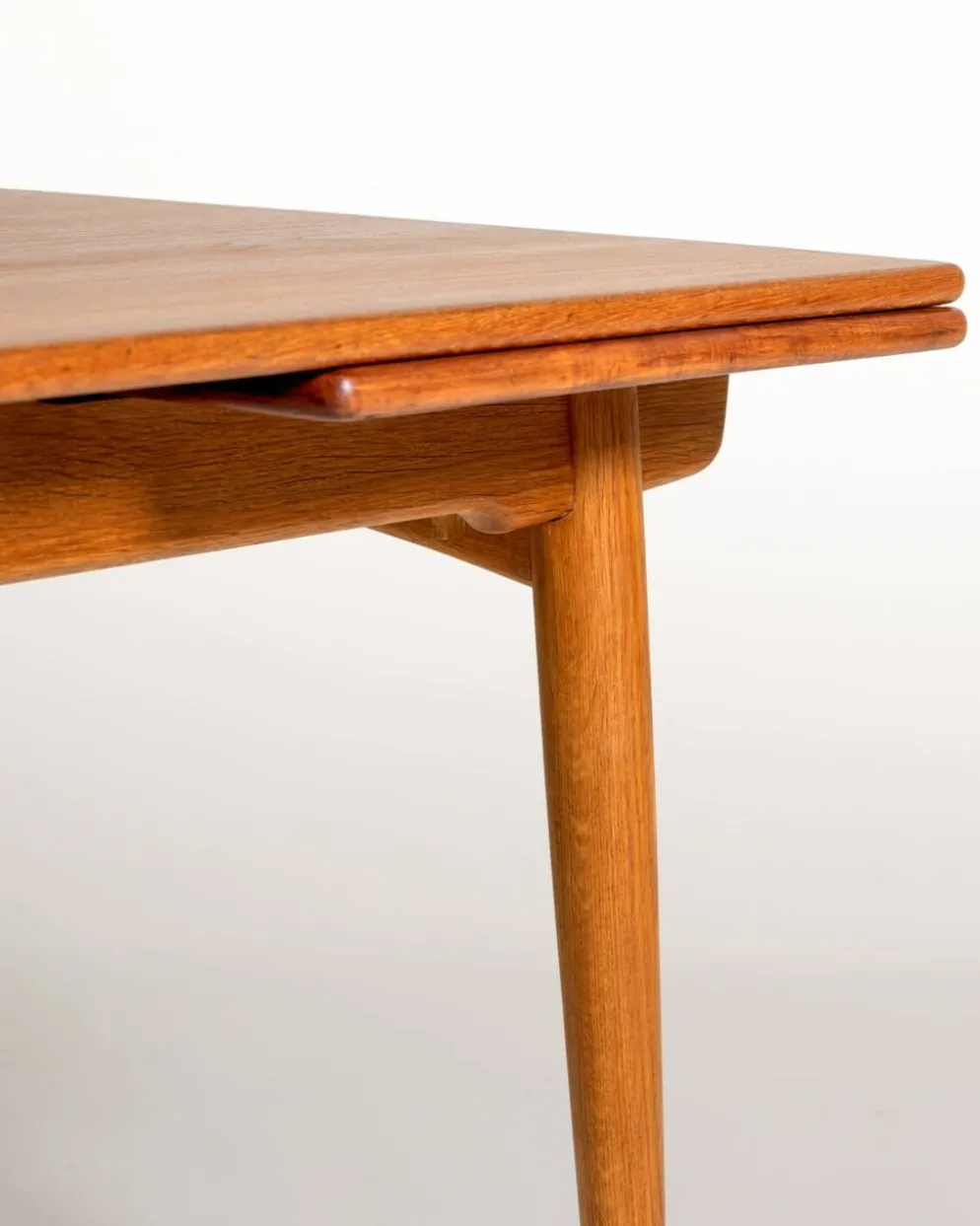 Table “AT-312” par Hans J. Wegner pour Andreas Tuck, années 1950.