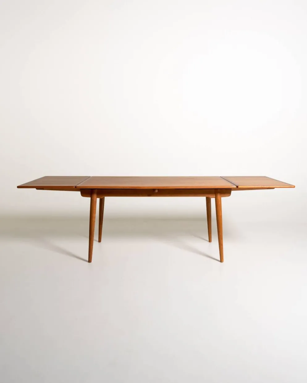 Table “AT-312” par Hans J. Wegner pour Andreas Tuck, années 1950.