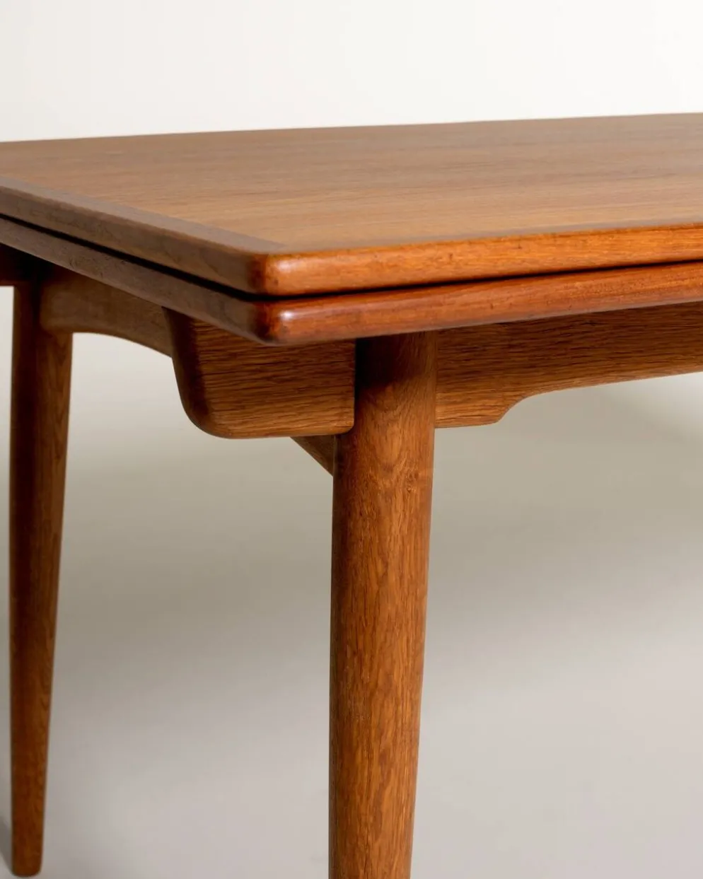 Table “AT-312” par Hans J. Wegner pour Andreas Tuck, années 1950.