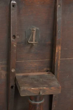 Table à bascule en chêne anglais antique du 19ème siècle dans une forme unique.