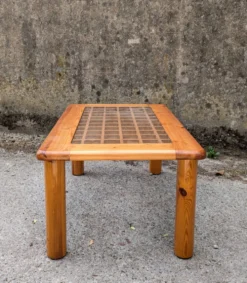 Table basse ajourée en pin et en verre, France, 1980