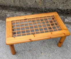 Table basse ajourée en pin et en verre, France, 1980