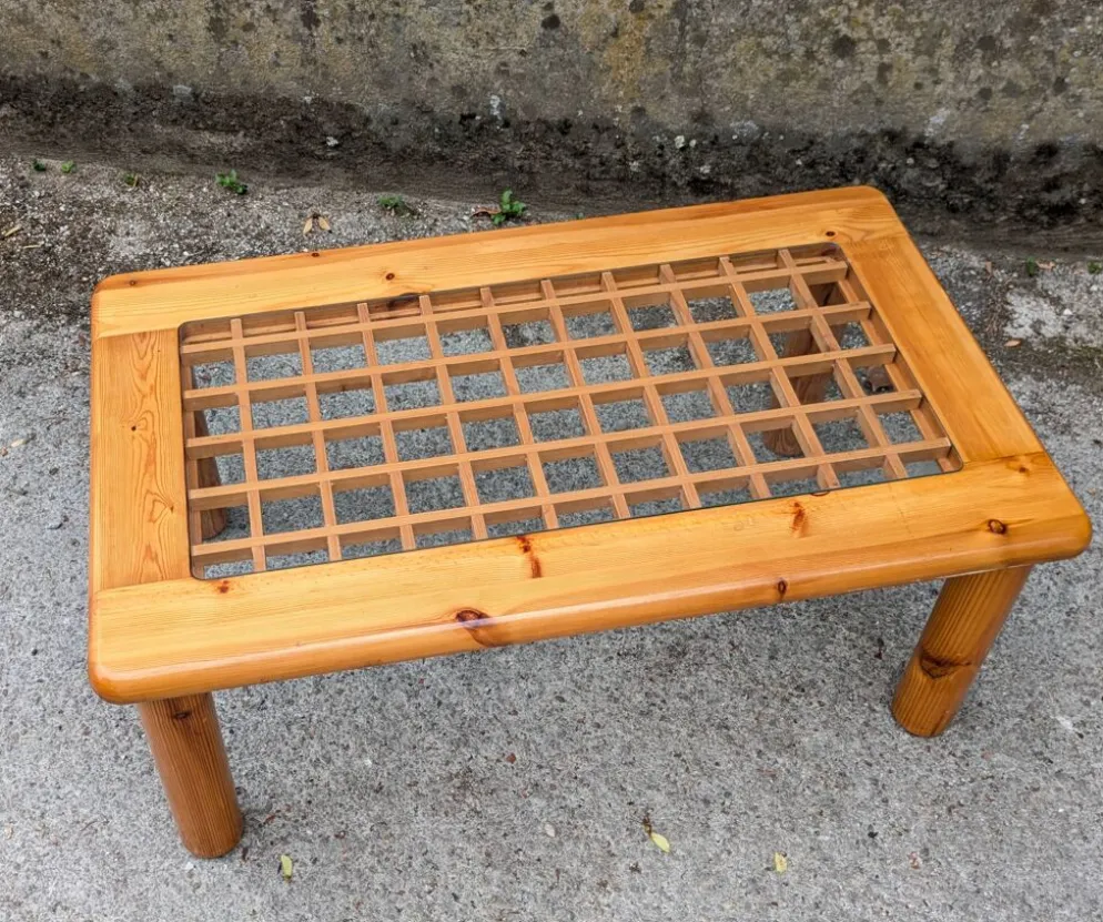 Table basse ajourée en pin et en verre, France, 1980