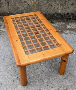 Table basse ajourée en pin et en verre, France, 1980