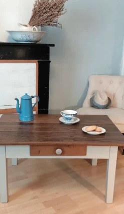 Table basse ancienne avec tiroir