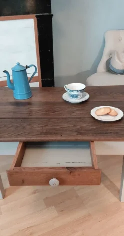 Table basse ancienne avec tiroir