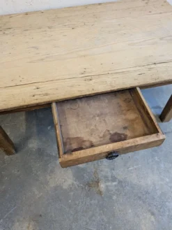 Table basse ancienne en bois massif – table de ferme