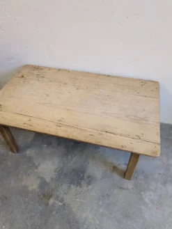 Table basse ancienne en bois massif – table de ferme