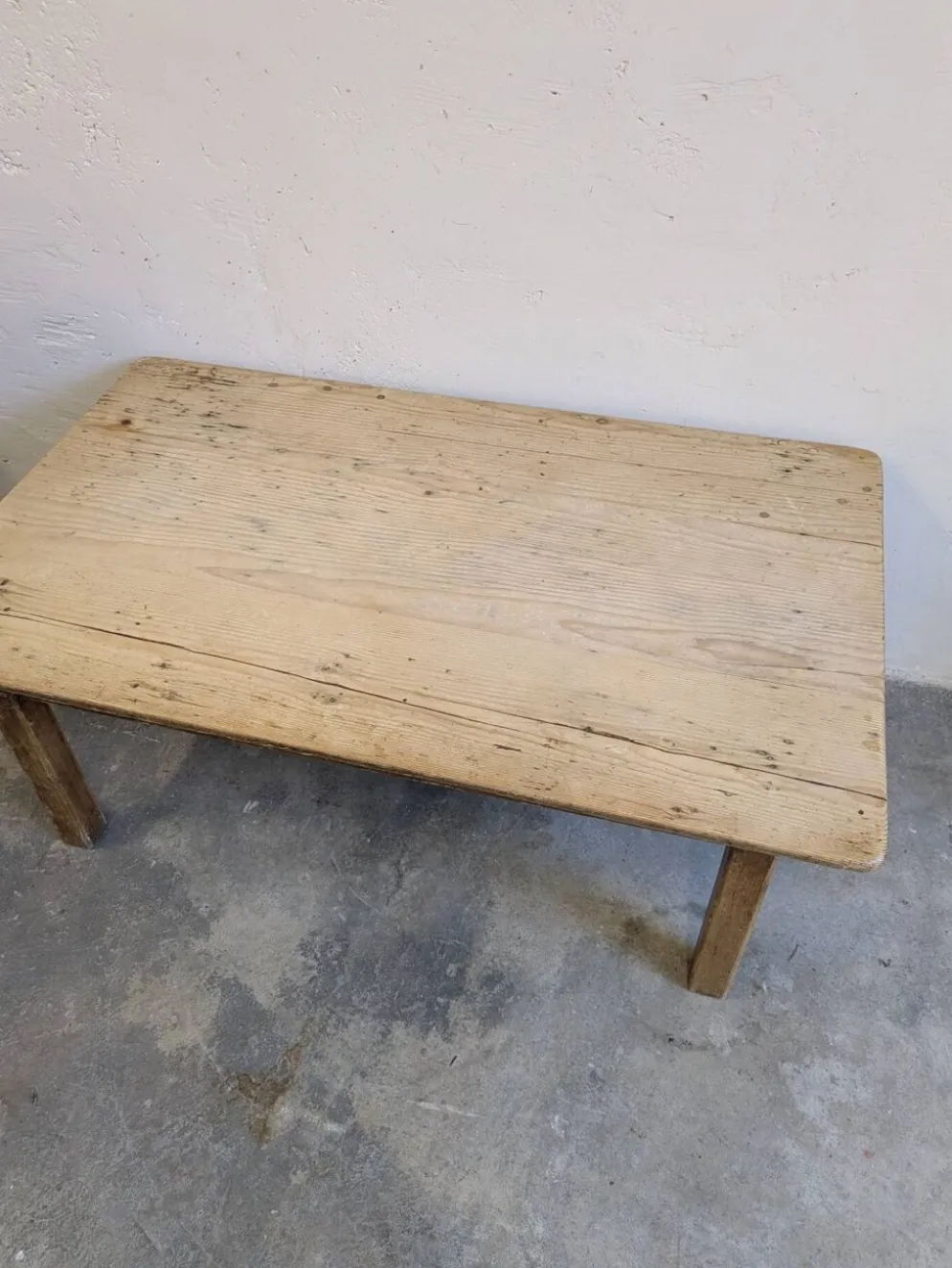 Table basse ancienne en bois massif – table de ferme