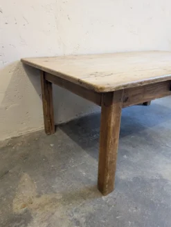 Table basse ancienne en bois massif – table de ferme
