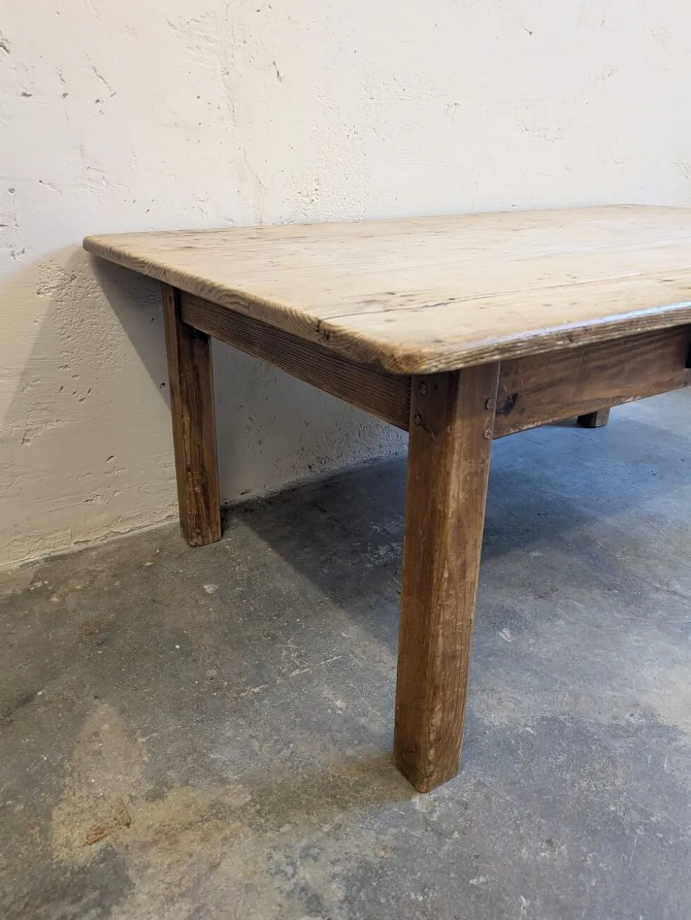 Table basse ancienne en bois massif – table de ferme